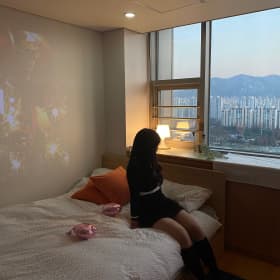 기운다
