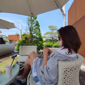 검은단발의도로시