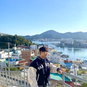 용몬