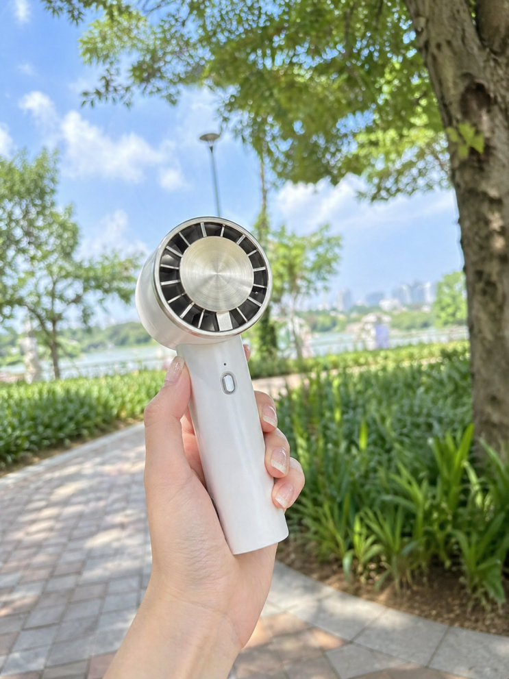 여름철 출근길 필수템 SMIRIA 휴대용 선풍기