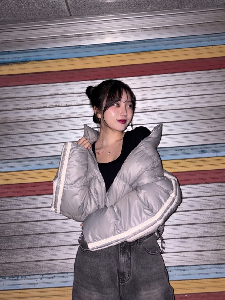 오사와 ' 베디 크롭 하이넥 패딩 '으로 완성하는 스트릿룩!
