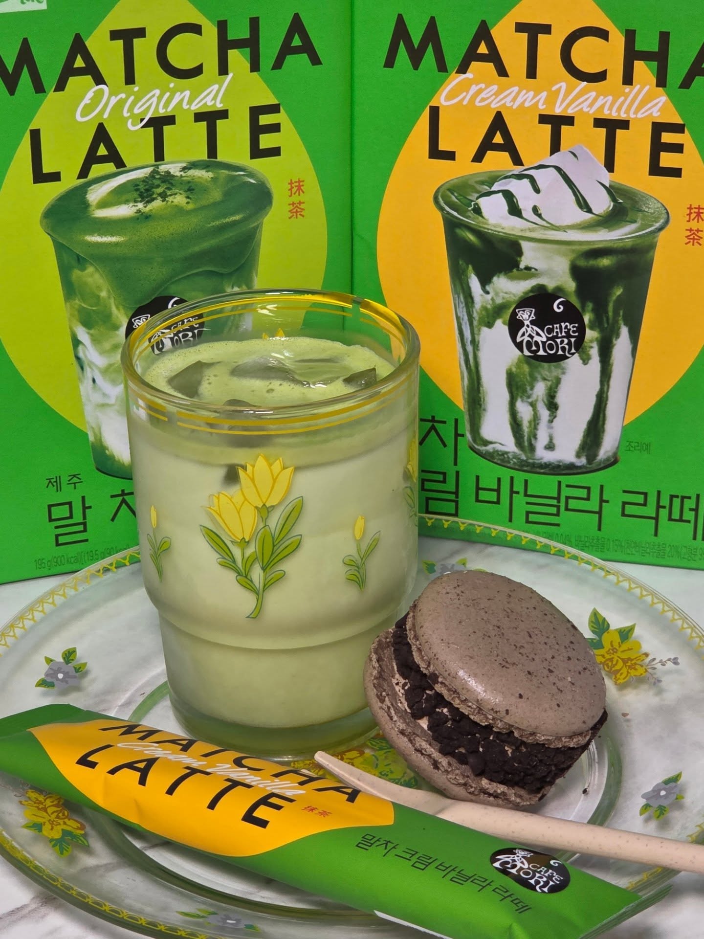 #광고 @jardin_official

커피, 디저트와 잘 어울리는 진한 말차라떼를🍵
집에서도 즐길 수 있는 쟈뎅 제주 말차라떼
말차라떼 입문으로도 추천하며
세레모니얼 등급 말차 블렌딩으로 고급스러운
말차 특유의 부드러움까지 즐길 수 있더라고
특히 스틱타입이라 간편하게 뜯어서
hot, ice 내 맘대로 즐기는 홈카페 완성

평소 달달한 라떼를 좋아하는데,
말차 크림 바닐라 라떼는 크림의 적당한 몽실함이
잘 느껴지고 너무 달달하지 않아서
달달한 디저트하고 합이 좋아서 추천해💚

#쟈뎅말차라떼 #쟈뎅 #말차라떼 #홈카페