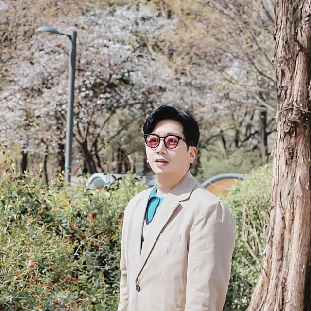 #협찬  incase_kr 

#인케이스 콤파스 토트 플라이트나일론 블랙은
깔끔한 디자인에 실용성까지 갖춘 #남자토트백 으로
내부에는 필기구 수납공간, 물병 전용 수납공간,
패딩 처리된 별도의 노트북 수납 공간이 있으며
전면부 히든 포켓으로 활용도를 높였습니다
손잡이는 이중 나일론 처리되어 튼튼한데요
캐주얼하면서 고급스러운 디자인은 코디하기 좋으며
실용성과 내구성도 갖추고 있어 마음에 듭니다

#인케이스가방 #맥북프로M2 #토트백추천 
#노트북가방 #대학생가방 #남자가방 #직장인가방