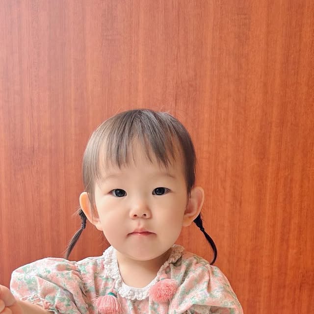 이모 삼촌들 안녕♥️
보름이 외출중🎶

하이도나 놀러왔어~ 머리가 제법 길어서 이제 땋을 수 있다고!
포즈도 자연스럽지?

또올게👋🏻