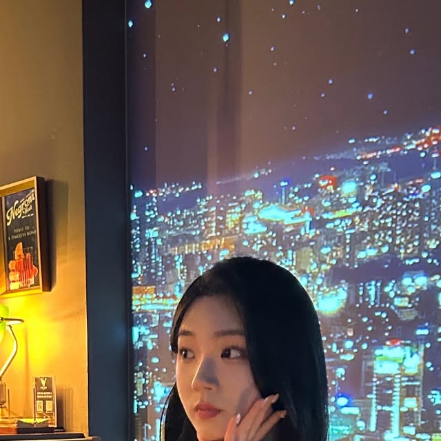 #협찬 더뷰라운지🍸🍹❤️

분위기 맛집에 조용히 얘기하기도 좋고 위스키 칵테일 와인 등 술 종류도 엄청 다양한 라운지바에 방문했어요~!!
웰컴티로 속을 달래고, 시트러스 향과 베리가 가득한 시그니처 칵테일 베베로 입 안을 상쾌한 과일향으로 채우고, 밤 몽블랑으로 달달함까지 갖춰주니 완전 행복 그 자체ㅠㅠ
하이볼과 당도 높은 멜론으로 마무리하니 하루가 정말 선물 같았어요💝
친절하신 직원분들 덕분에 아주 편안한 시간 보냈습니다☺️

#강서구모임 #강서구술집맛집추천 #강서구데이트추천 #라운지바