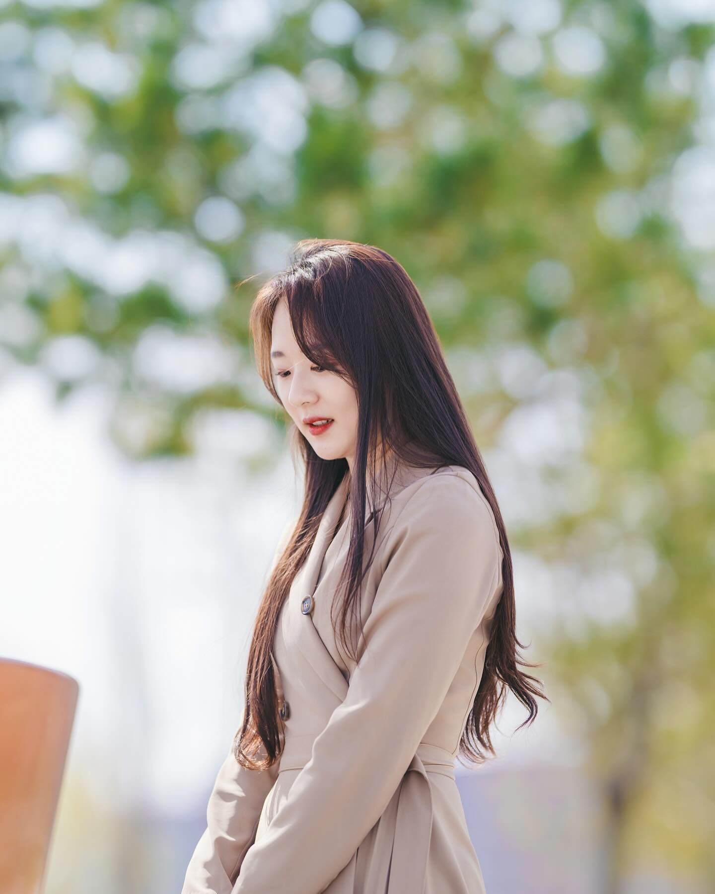 5월에 결혼 하면서 청첩장은 안가지고 나옴
청첩장 주면 청첩장 주기 위해 만는 것 같다고..
그럼 청첩장 주러 따고 만날거냐고 물었더니
“바쁘시잖아요”
??? 

지금도 이해가 안가지만, 내 아내는 단번에 이해해서 그것도 문화컬쳐 충격쇼크

#이래서 #F들이란
그와중에 오나라님과 고윤정님을 적절히 섞은 듯 한 이 미모는 무슨일이람
