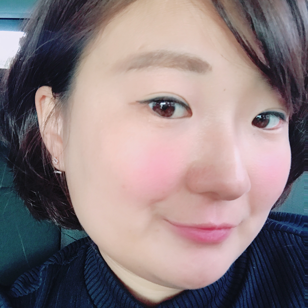 서로랑 on Instagram: “ㅎㅎ 이제 이쁘게 하고 다녀야지!! 하고 귀걸이도 하지만 ㅋㅋ 귀걸이만 이뿌네 ㅋㅋㅋ 난 이번생은 틀렸어 ㅜㅜ 럭키백 너 이뿌다 ㅋ #수앤수 #귀걸이 #악세사리 #쥬얼