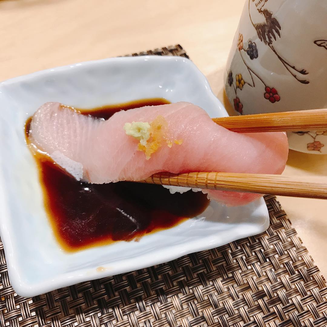 스시 🍣
.
.
#스시맛집 #스시류 #먹방 #먹스타그램 #맛집 #데일리 #팔로우 #foodies #sushi #yummy #gourmet #delish #daily #follow