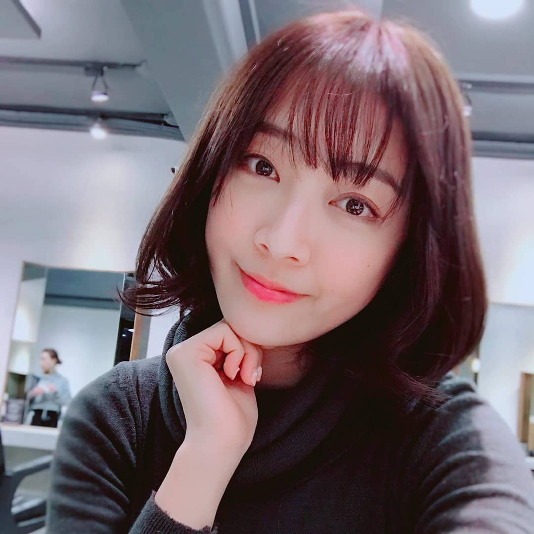 오랜만에 친구미용실 놀러왔다가 염색했어요~
#겨울이니#어두운#컬러#염색#색깔잘나온듯
