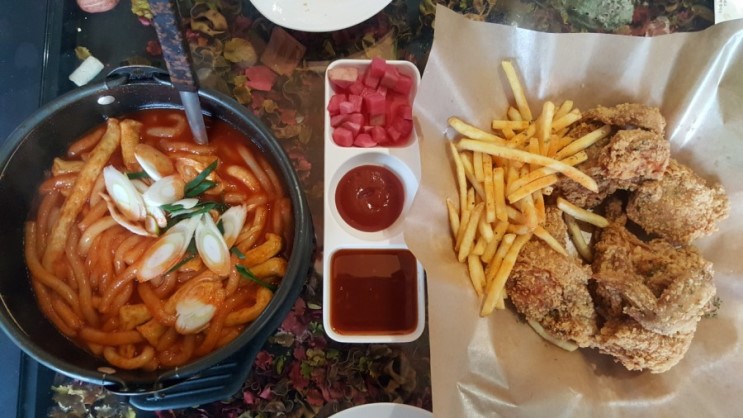 [마포구청역] 치킨이 맛있다! 그리고 떡볶이도 맛있다! 치킨친구