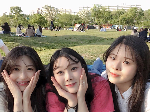 #20180509
한강피크닉 대성공🙊🙉🙈
#미세먼지없음 #꿀날씨 #치킨어디갔지 #치아에틴트묻은거모른척해주세요...
#한강 #반포한강공원 #자전거 #맥주 #라면 #꿀잼🍯