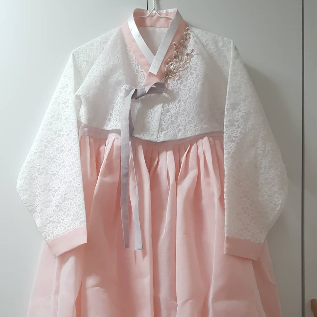 1학기수업 마치고 올리는
한복수업 결과물.. 만족쓰💖

졸업이 코앞이다.. ㅎㅇㅌ✊