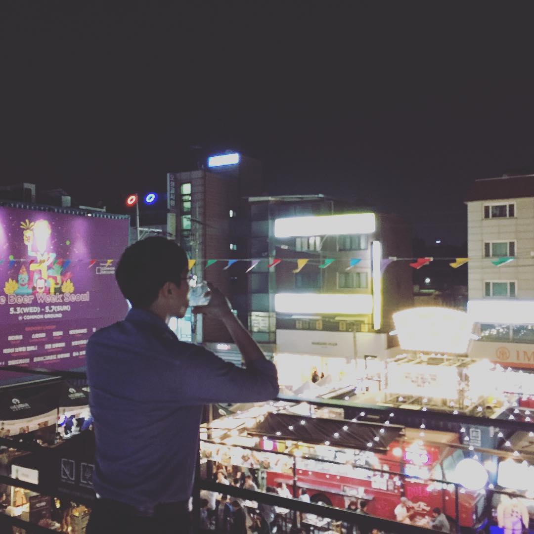Donggun Seo on Instagram: “#더비어위크서울.  역시 #건대 #자유 #젊음 이 느껴지는 #축제 아침부터 날씨가 더워서 시원한 #수제맥주 가 땡기네~ . . #축제 #서울비어축제 #서울비어페스티벌 #건대더비어위크 #더부스비어위크 #건대비어위크 #thebeerweekseoul…”