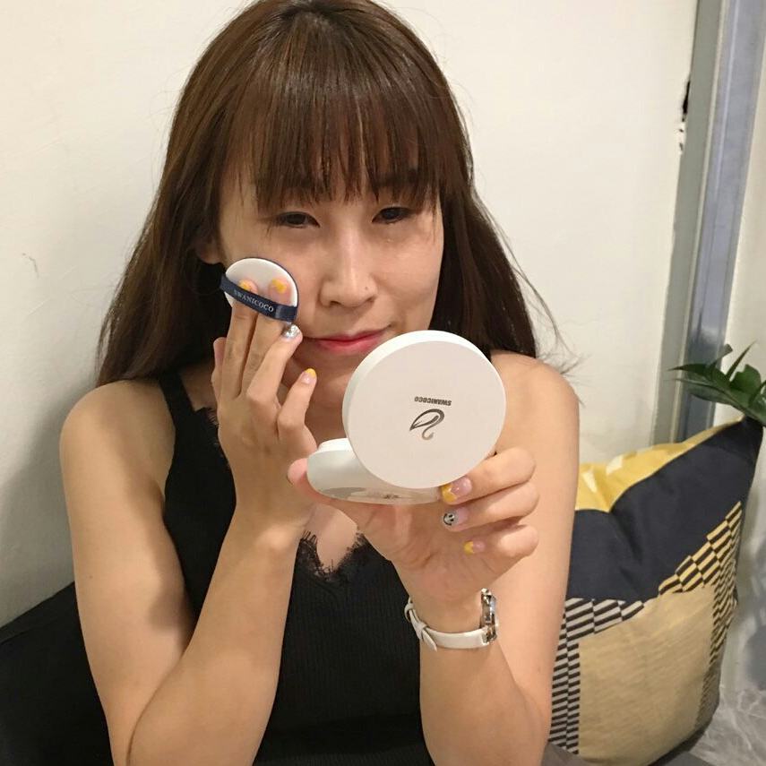 러블리쏭 on Instagram: “- #스와니코코 #백조쿠션 산뜻하네요~ 촉촉하면서도 가벼운 사용감이 #여름쿠션 으로 딱이야!! 올 여름은 이걸로 정착해야징. . . . #천연화장품 #백조쿠션블랙 #인생쿠션  #지성쿠션 #쿠션팩트 #쿠션추천 #팩트추천  #뷰스타그램 #뷰티그램…”