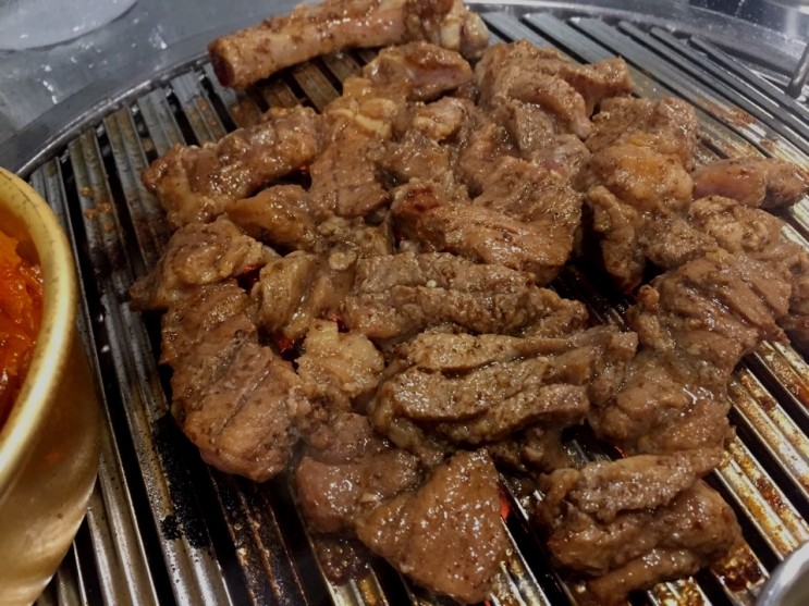 [신림고기집/신림삼겹살] :: 연탄으로 구워서 더욱맛있는 고기와 함께 김치가 너무 맛있는 '연탄아재'♥