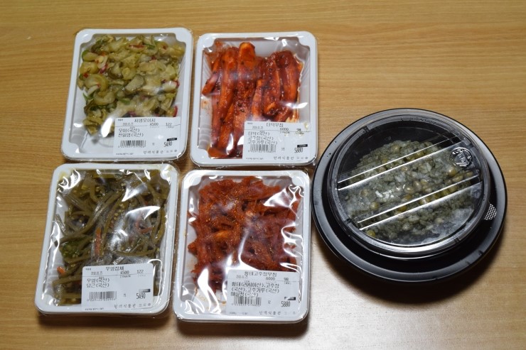반찬전문점 둥구나무 압구정 현대백화점 정갈하다.
