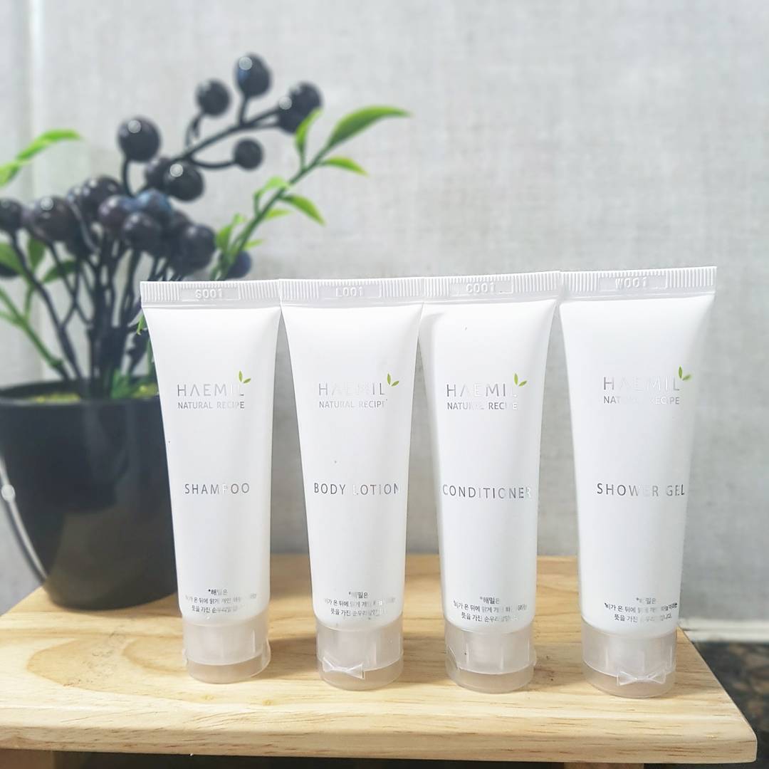 김은정 on Instagram: “#고급라인 . . 키트포장부터 고급스러움 팍팍 [!!] . 친환경식물성으로만들어졌고 (아보카도,꿀,카모마일,그린티등등등) 국내 유명한호텔어메니티인 해밀 . 깨끗하고 건강하게만들어진 해밀🤗 10가지 유해성분 ❌❌❌ 자연추출물 다량함유로 천연스파제품✔…”