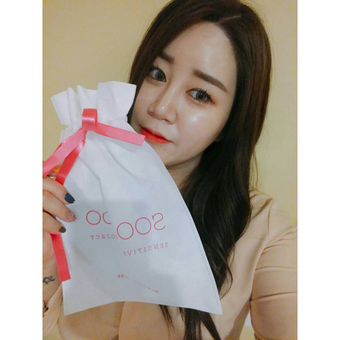 91.2.13 현아 on Instagram: “#첫줄 
#수앤수 #귀걸이 #악세사리 #쥬얼리 
#럭키백 뚱이도 받았어요✌ 5개 전부 내스타일이야💕 .
.
#뷰티블로거 인척 #뚱이 #창원블로거 #블로그 #리뷰 #sooandsoo #귀고리자랑 #셀피 #얼피 #셀기꾼 #셀스타그램 #창원 #맞팔 #소통”