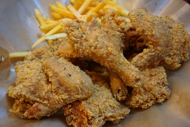 [마포구청역 맛집] 치킨친구, 치킨부터 안주까지 모든게 완벽