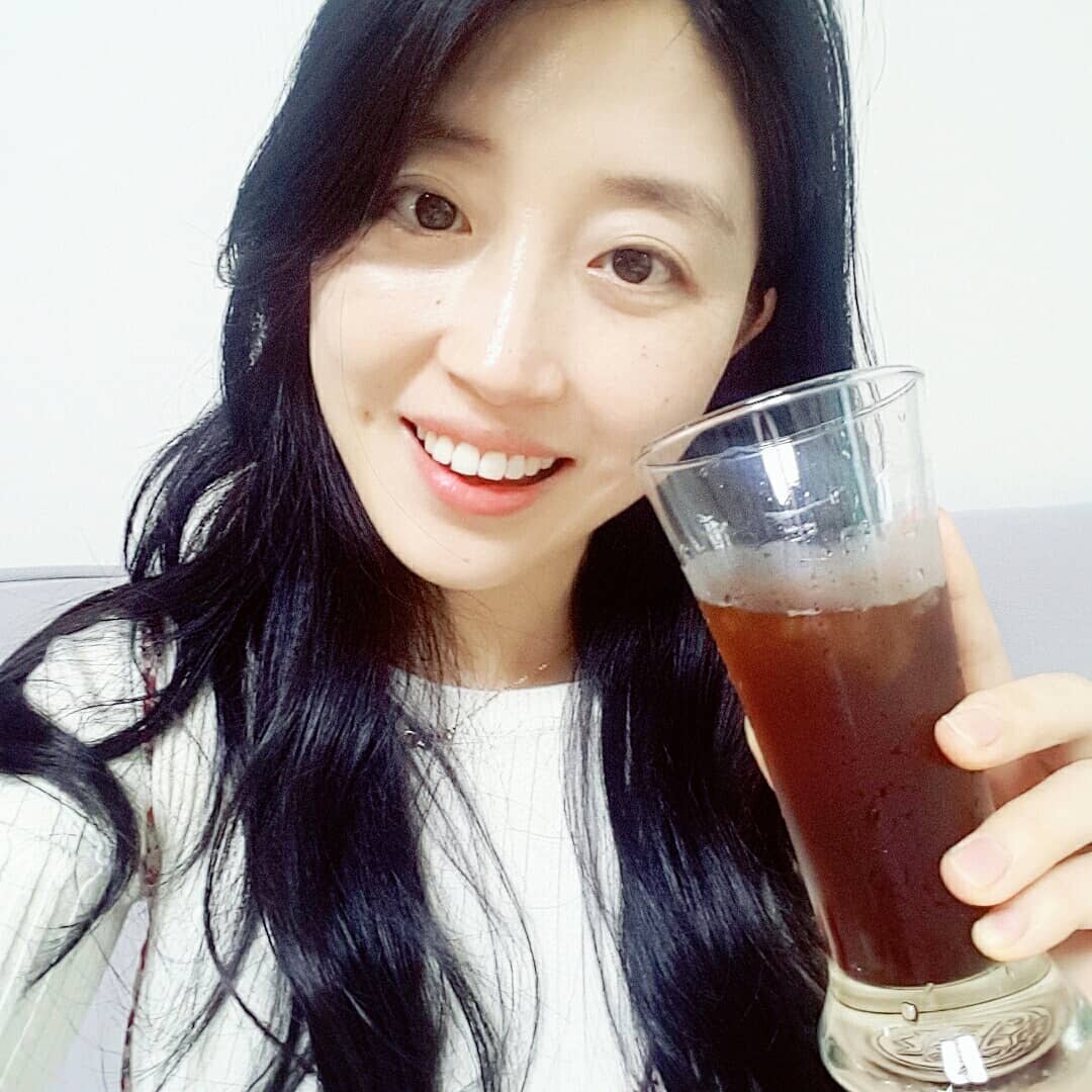 쁘니가희#일상#뷰티#여행#요리#육아#소통해요 on Instagram: “#커피 한잔 할까요~^^♡ . . 기분 좋은 #커피향 이 생각나는 시간이었죠~ 요즘 즐겨 마시는 #브라운백커피 😍 . . 전부터 마시고 있는데 이번에는 분쇄 안한 원두로 선택해서 에스프레소 머신으로  바로 추출해 마시니 더욱 맛있는~ . . 오늘은…”