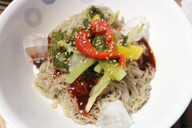폭염주의 여름철에는 냉면 이 정답