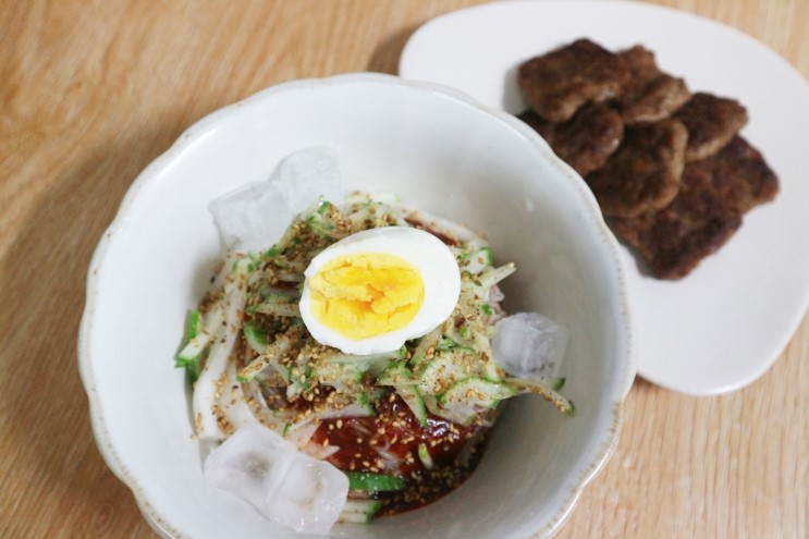 비빔냉면 쫄깃한 면발 청수냉면