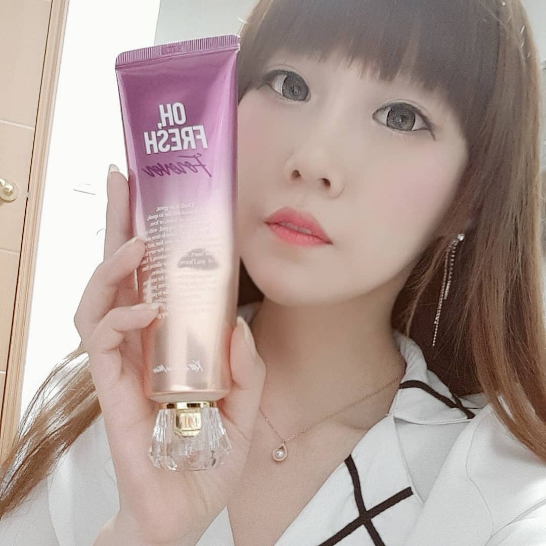 LeeMinYoung. on Instagram: “#2호선#지하철#홍대입구역#연남동#홍대피플#홍대사는여자#로즈마인#키스바이로즈마인#향기좋은바디로션#향수바디로션#향수크림#퍼퓸바디로션#연예인향수#럽스타그램#맞팔#선팔하면맞팔#소통해요#좋아요반사#일상그램#일상스타그램#뷰티스타그램 에바스코스메틱…”