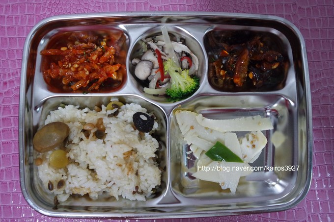 [맛집탐방] 자취생, 혼족 강추! 맛있는 반찬과 건강 밥을 맛 볼 수 있는 둥구나무 현대백화점 무역센터점(가지채강정 강추!!)