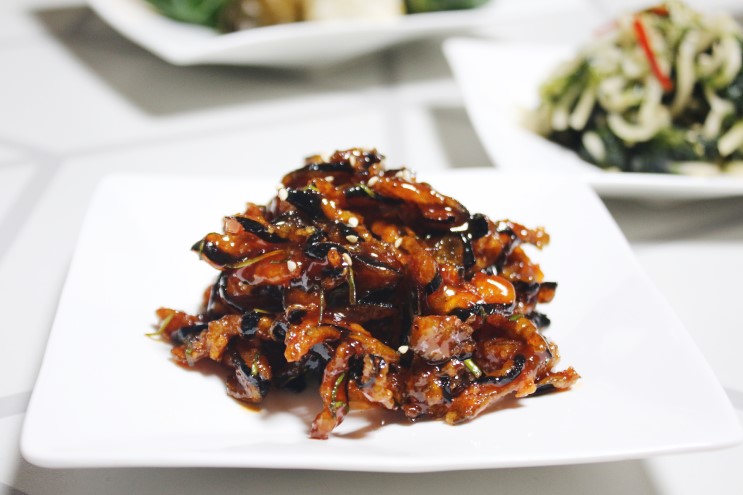 반찬전문점 둥구나무 천호 현대백화점 맛있는반찬 포장했어요.