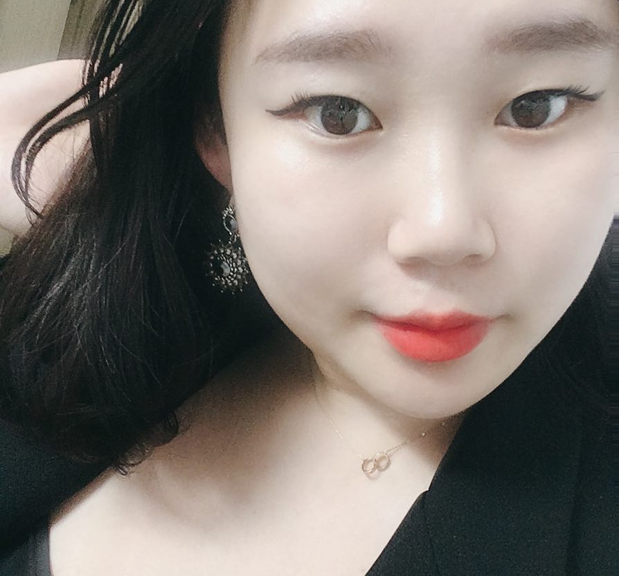 수정 구 on Instagram: “#데일리룩  오늘 핵심뽀인트는 귀걸이❣️ 올 하반기 트렌드인 네오파드가 포인트인 블랙자켓이랑 찰떡 #제이로렌 #귀걸이 존예,, 블랙컬러인데도 블링블링함이 장난아님 ✨✨👍 . . 귀걸이👉🏻 @j.lauren_102 . .…”