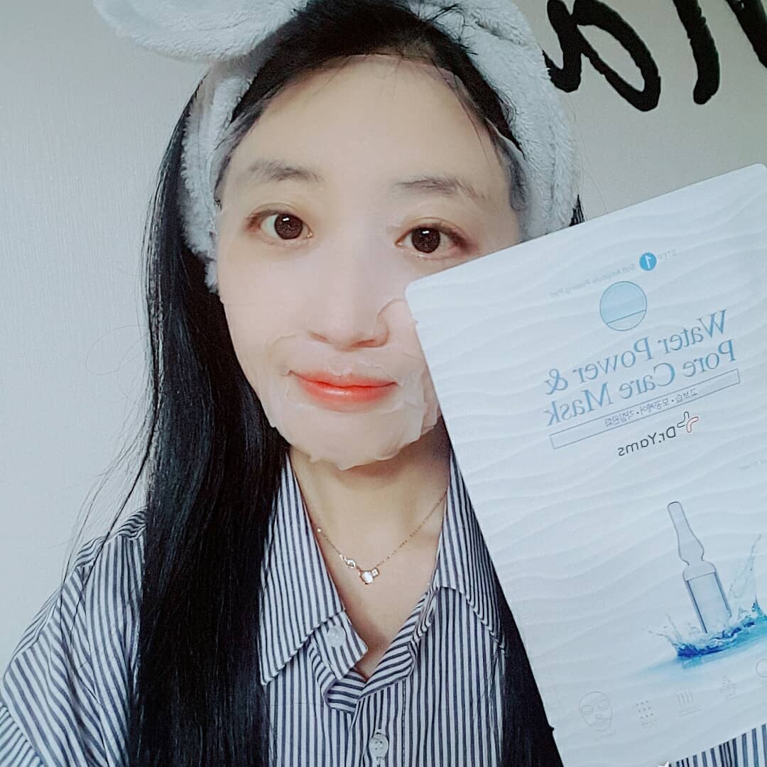 쁘니가희#일상#뷰티#여행#요리#육아#소통해요 on Instagram: “건조해서 각질부각되는 요즘~ 필링패드에 보습 마스크까지!! 각질관리와 보습관리 한번에 할 수 있네요!  세안 후 연두색 패드로 닦아준 뒤에 보들거리는 흰색면으로 마무리로 톡톡 두드려서 흡수시켜주면 된답니다~  궁금하신분들은 요기서 만날 수 있어요 👉…”