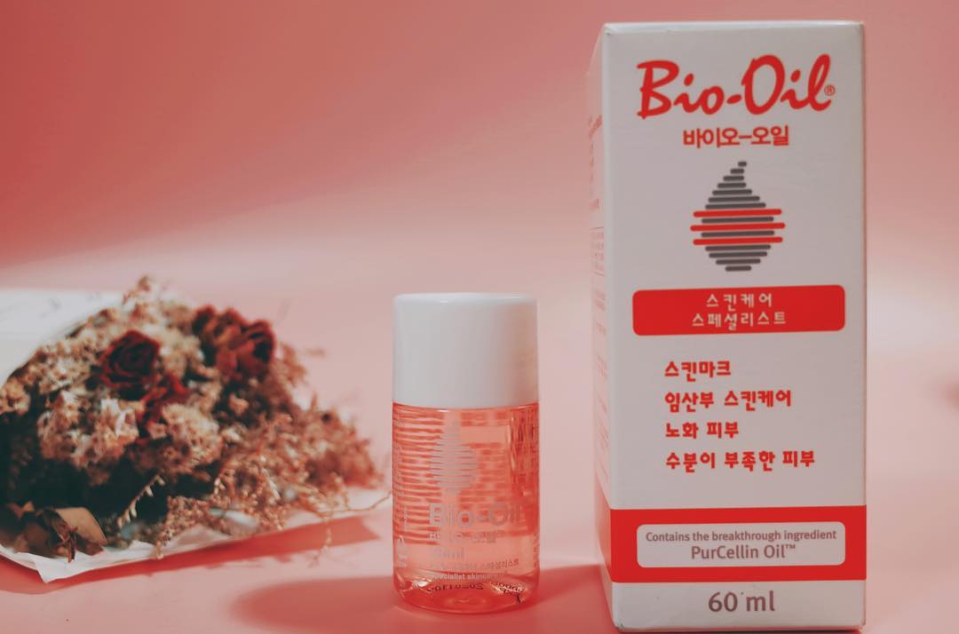 윤지니 on Instagram: “#지니랜드 - 건조한 겨울에 필수템 한여름에도 오일을 달고 사는데 잔여감도 없고 흡수도 빨라서 항상 어딜가도 파우치안에 꼭  자리잡고 있는 5년째 사용중 - 바이오오일은 임산부 오일로도 유명하고 건조하면 가려워지는 피부에도 쓰-윽 머리부터 발끝까지…”