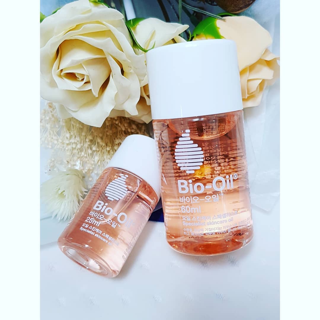 윤뿌니♡ on Instagram: “바이오오일 촉촉해♡ 머리부터 발끝까지 사용 가능해서 다용도로 활용하는데 보습력 짱:) 퍼셀린이 함유되어 있어서 끈적임없고 피부진정과 건조.가려움까지 도움이 되네 👍 역시 호주 스킨케어 1위제품답네 우리 은우 고사리 손 넘나 귀여운것 💕 . . .…”