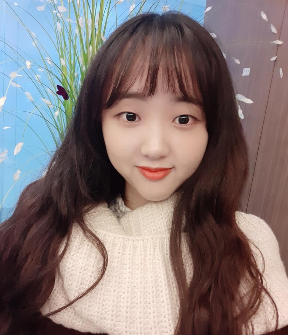 Artist☆ on Instagram: “:
눈 오는데도 앞머리 끄떡없음❄☃️🌨
.
굳어짐이나 떡짐도 없이 
볼륨만 잘 잡아주는게 신기하당
.
헤어롤+앞머리픽서+10분
.
#저스트뱅#저스트뱅헤어픽서#앞머리전용#헤어픽서#앞머리헤어픽서#앞머리픽서#앞머리스프레이#앞머리볼륨#앞머리고정#뱅헤어”