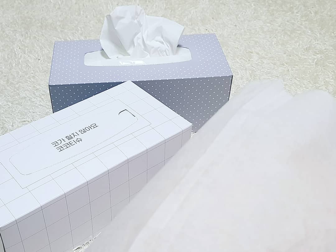 맹이(MINKYUNG CHO) on Instagram: “콧물줄줄🤧
미세먼지때문에 비염이 나을수가없다!
부드러운 #코코티슈 로 코풀고콧물닦아 가며 버티는중
코코티슈 아녔으면 내코 아작날뻔😂
초록창에 코코티슈검색 고고

#부드러운티슈 #비염 #알레르기 #미세먼지
#콧물티슈 #콧물전용티슈 #비염티슈”