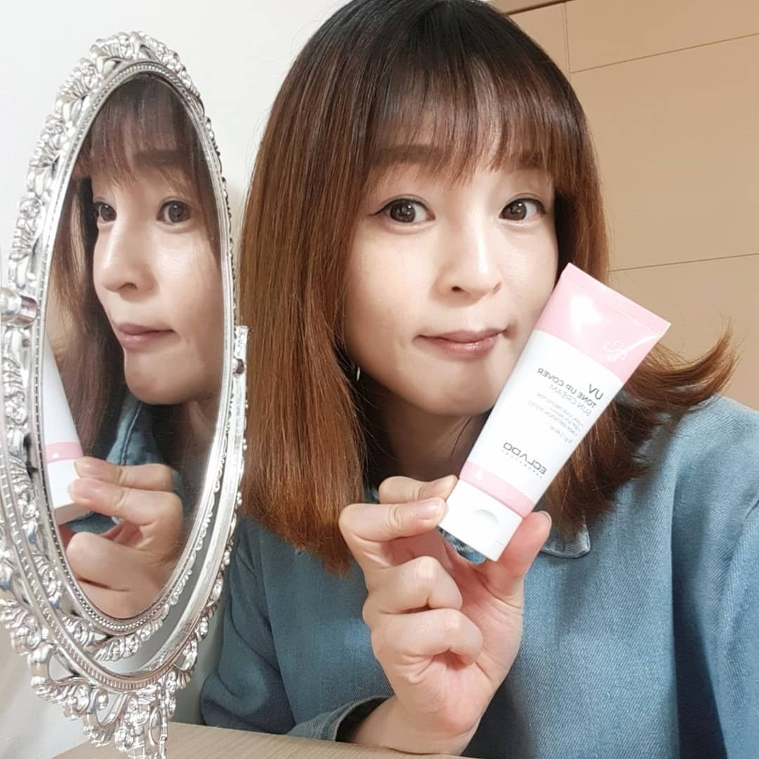 ♡
네이버 TOP100 인기순위 TOP 1위! 에끌라두 선크림!
겟잇뷰티에서 여러번 방송되고 블라인드 테스트1위로 믿고 쓰고있어요!

톤업선크림 써봤는데 백탁현상없이 발림성도 좋고 자연스런 톤업으로 마무리는 끈적임없이 보송보송 산뜻해요! 
EWG 그린등급으로 순하고 자극없이 민감성 피부도 사용가능해요~

에끌라두 플러스 회원가입시 1만원 즉시적립 및 카톡친구추가시 7% 즉시할인 쿠폰까지 받을수 있답니다!
.
.
eclado__official
#에끌라두 #eclado #에끌라두 #eclado #복숭아선크림 #에끌라두선크림 #톤업선크림 #선크림추천 #톤업크림 #에끌라두톤업선크림 #톤업커버선크림