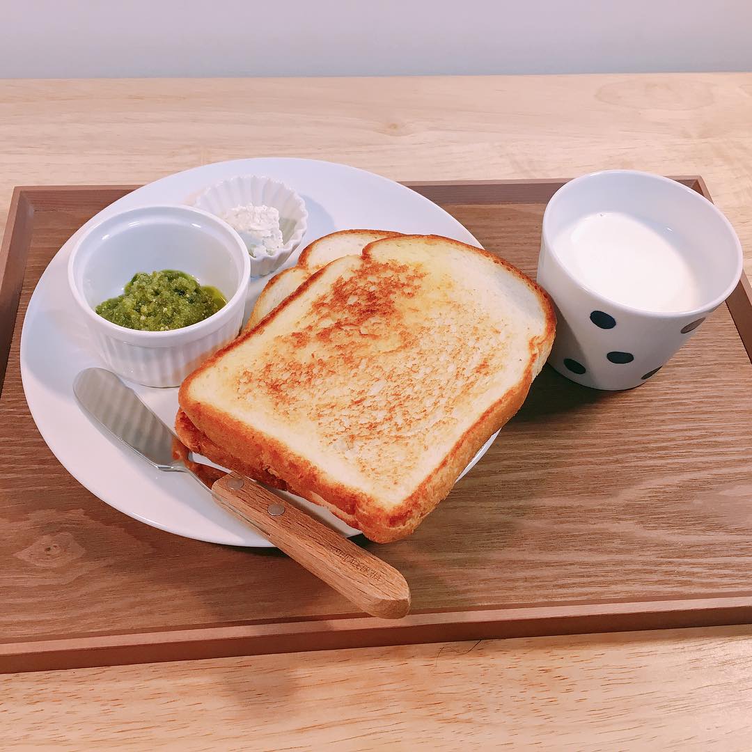 #오늘의빵식🍞 은 #바질페스토토스트 #폰티바질페스토소스 #따르따르아일엔파인허브 #자취요리그램 #쿡스타그램