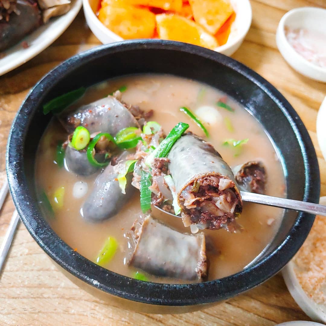 줄서서먹는맛집
.
.
#병천순대국밥 #병천순대 #박순자아우내순대
#병천맛집 #순대국밥은여기지 #줄서서먹을만함
#천안맛집 #병천순대맛집 #병천장날 #순대국밥
#천안맘 #아들둘맘 #친정식구들과 #맛집투어