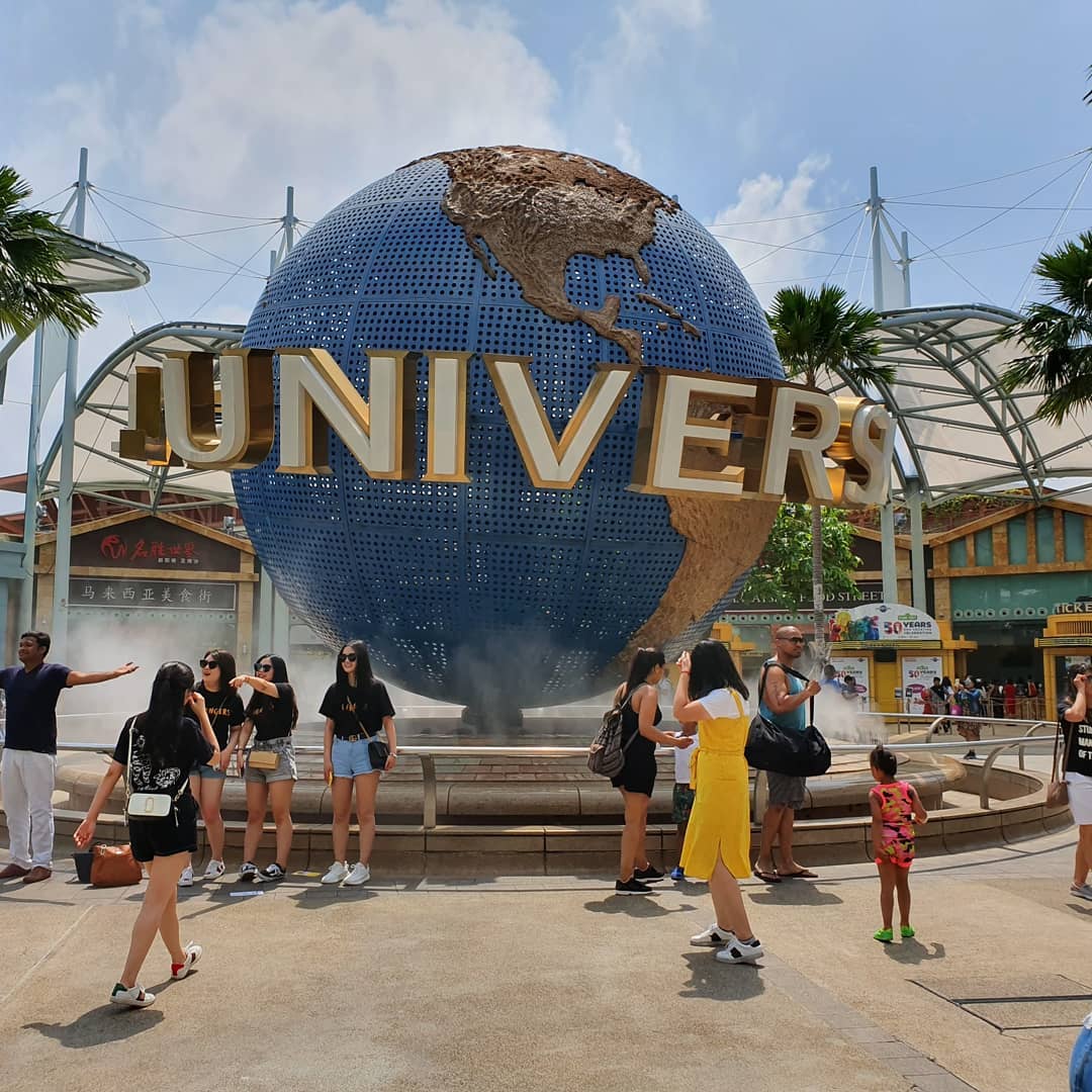 싱가포르 유니버셜 스튜디오🇸🇬
#singapore #universalstudios

혼자 놀이공원 오는거 처음인데
재밋당~!! 익스프레스+싱글라이더라
거의 프리패스...평일인데도 사람이
꽤 많다. 개인적으로 트랜스포머 라이드랑
Cylon 쨩잼... Cylon 타는데 옆자리
외국 아조씨랑 엄청 이야기 많이 했닼ㅋㅋㅋ

먼가 외국사람들(특히 서양쪽)은 모르는 사람과의
대화가 너무 자연스러워서 볼 때마다 신기해...