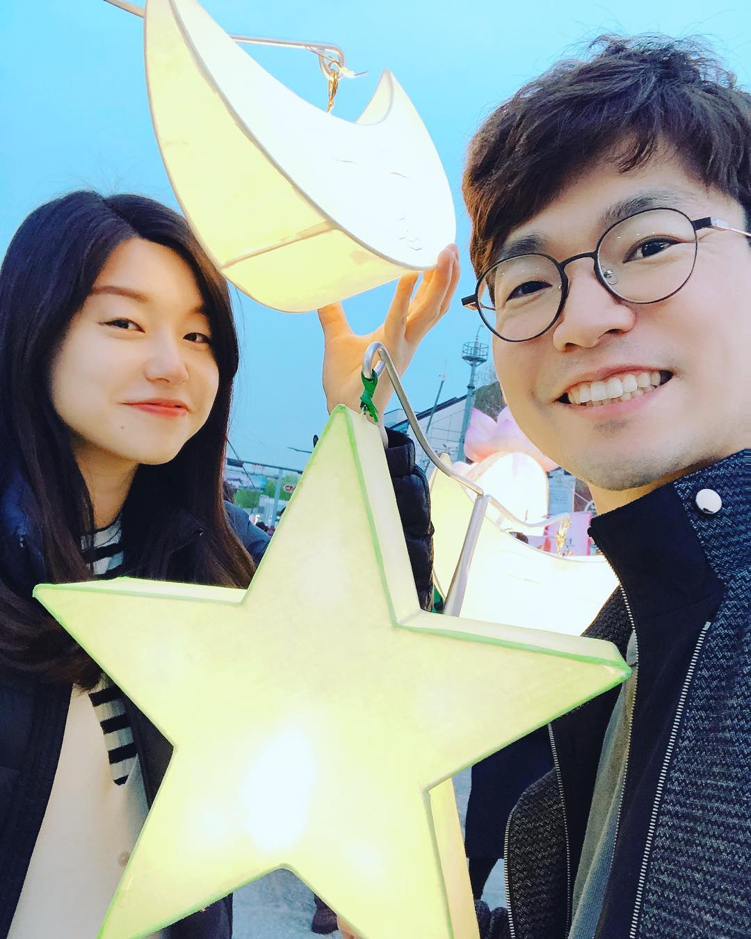 수원 연등축제 🌺
우리는 자유인, 연등하나 받아서 제등행렬에 동참 
#수원연등축제 #수원화성 #수원화성행궁 #연등행렬