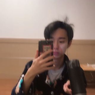김혜성 on Instagram: “인스타 피드 꾸미기 포기,, 너무 귀찮아,, . . . . . . . - 둘 중 어느 것이 더 인기 있는지 맞추는 게임🎮 - 등수도 나오고 친구끼리 내기도 할 수 있어요! - 아이돌 질문 많이 나와서 눈호강은 덤,,🤩 - 심심 할 때 짬 내서…”