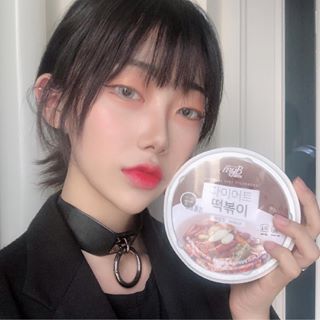 심자 on Instagram: “★ 마이비밀 다이어트 떡볶이 ★  맛없는 곤약이 아닌, 통밀로만든 떡이라  칼로리도 345 밖에 안되고  맛까지 사로잡은 떡볶이!.! 제조법도 너무 간편했다 ㅎㅎ 나는 개인적으로 짜장맛이 존맛탱 :) . #마이비밀 #다이어트식품 #다이어트떡볶이…”