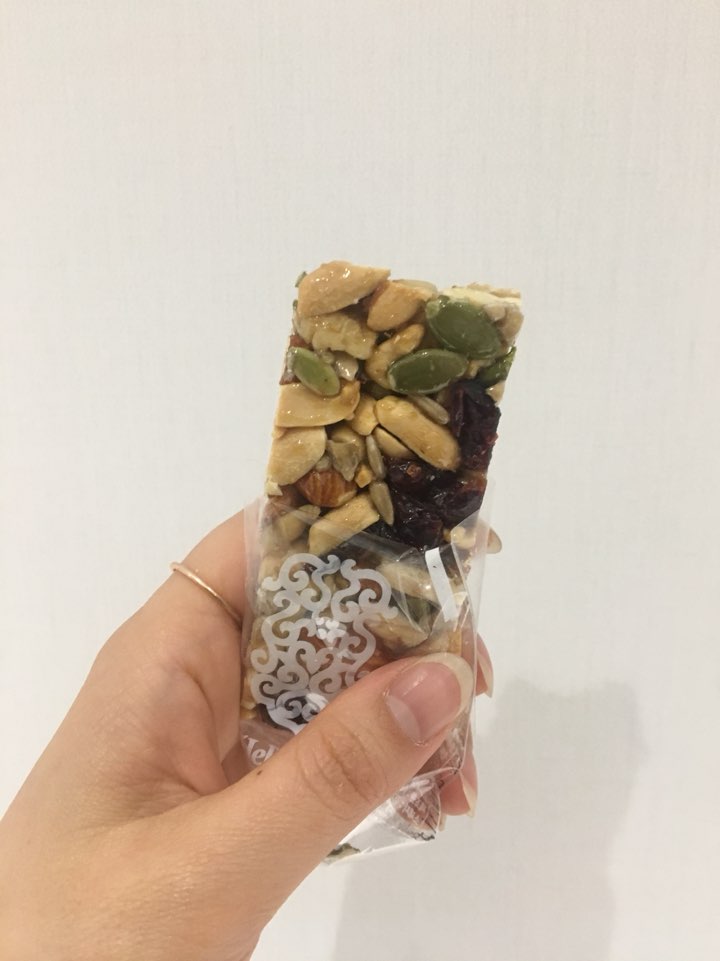 하루 하나씩 먹는 견과류바, 헬로우바