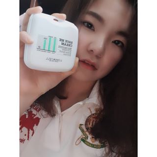 라미 on Instagram: “* 요즘 하도 더워서 로션&크림 바르는건 끈적끈적해서 딱 질색팔색인데  안바르면 또 U존이 건성인 피부라 화장이 들뜨고 난리😭  이런 내 피부에 찾은 해답은 #로하셀세이브미크림  살짝 묽은 제형에 촉촉해서 부드럽게 발리고 마무리는 산뜻하게 착착…”
