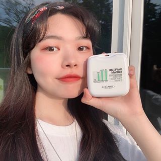 이샘 on Instagram: “[ #로하셀 ; #로하셀세이브미크림 ] 원래 스킨,로션조차 귀찮아서 잘 안 바르고, 피부 화장도 안 하는 타입이라 푸석했는데, 한 며칠 쓰다보니 확실이 수분 차는 게 느껴진당 피부 덜 일어나는 것도 눈에 보이고🙂✨ 미세먼지+블루라이트 유해성분에 대해…”