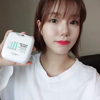 김지은 on Instagram: “미세먼지와 블루라이트를 차단해주는 EWG ALL 그린등급의 장벽크림🍃 수크랄페이트 성분이 함유되어 있어 피부 데미지 케어와 진정작용을 도와준다♥ . . . . . #로하셀 #로하셀세이브미 #로하셀세이브미크림 #로하셀크림 #미세먼지차단 #크림추천…”