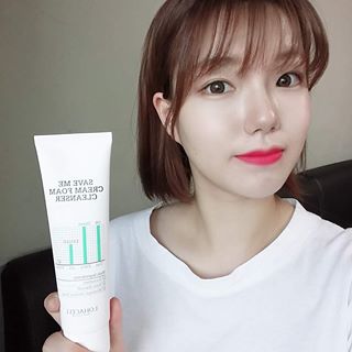 김지은 on Instagram: “미세먼지 세정력을 인증받은 로하셀 약산성 폼클렌징❕ . . ✔️정수기능과 더불어 안티 더스트 기능의 모링가함유 ✔️피부 데미지 케어와 진정작용을 돕는 수크랄페이트 함유 . . . . . #로하셀 #로하셀세이브미 #로하셀세이브미클렌저…”