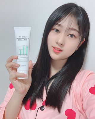 은혜 on Instagram: “🌱로하셀 - 세이브 미 크림 폼 클렌저 🌱 🌙일본 여행 중 물이 나랑 안 맞았는지 난생 처음으로 얼굴 두드러기 나고 간지럽고, 수분 흡수가 안 되는지 거북이 등껍질 마냥 갈라지고 수분 크림 듬뿍듬뿍 발라도 소용이 없었다ㅠㅠ 🌙원래 폼클로 유명한…”