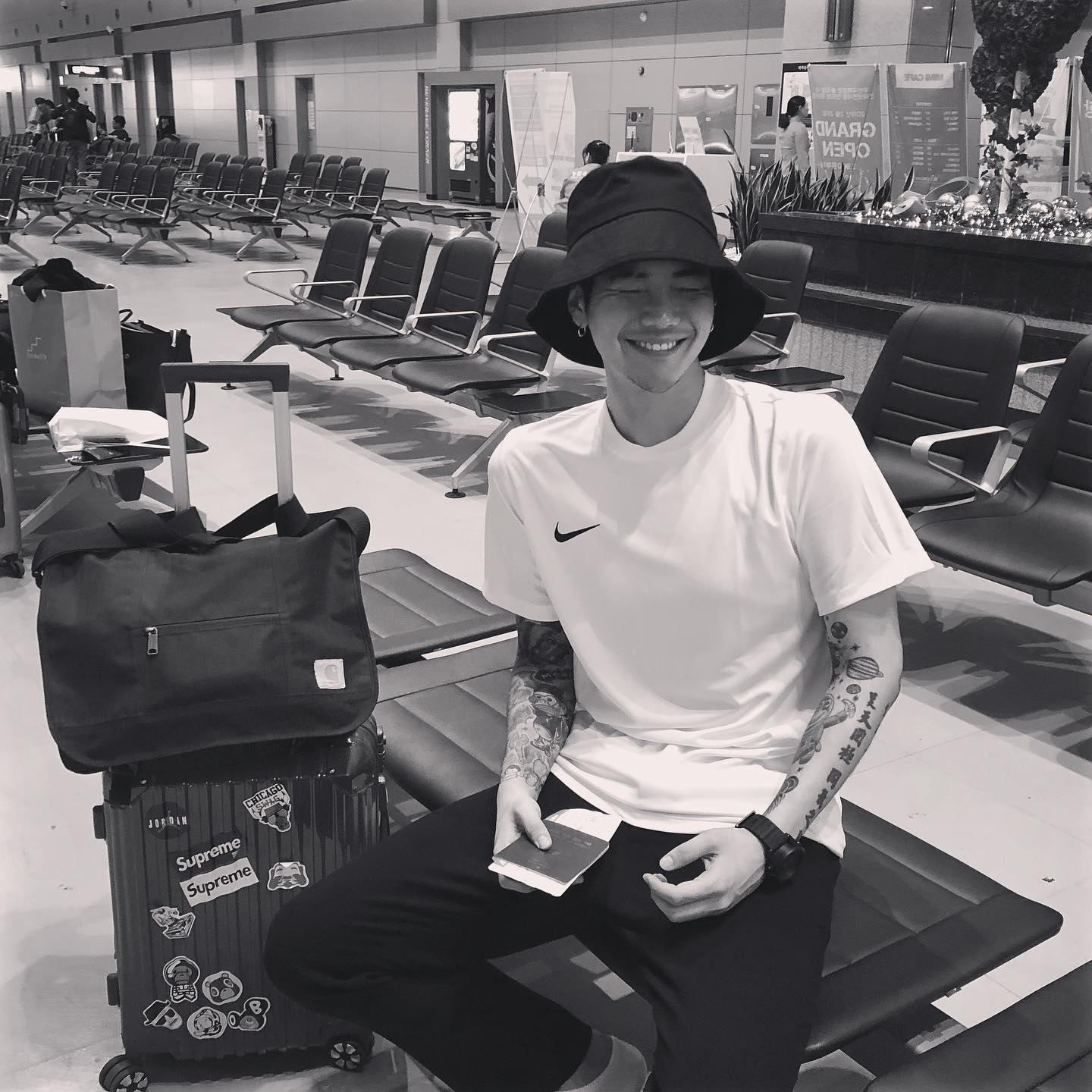 슈우우웅✈️