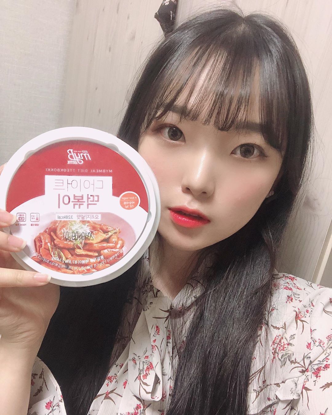 경은(23) on Instagram: “다이어터도 먹을 수 있는 떡볶이💕
한통 다먹어도 300칼로리 정도로 다이어트중에 먹어도 큰 걱정없어서 좋다👍

#마이비밀 #다이어트식품 #다이어트떡볶이 #곤약떡볶이  #다이어트 #맛스타그램 #먹스타그램”